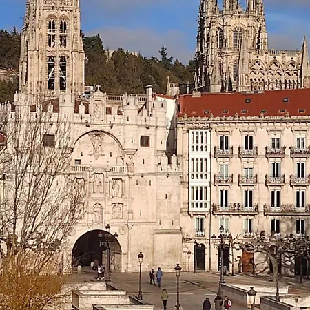 Contempla Centro Historico. Frente Al Arco * Burgos