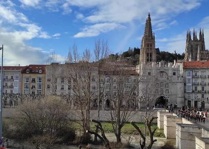 Contempla Centro Historico. Frente Al Arco * Burgo