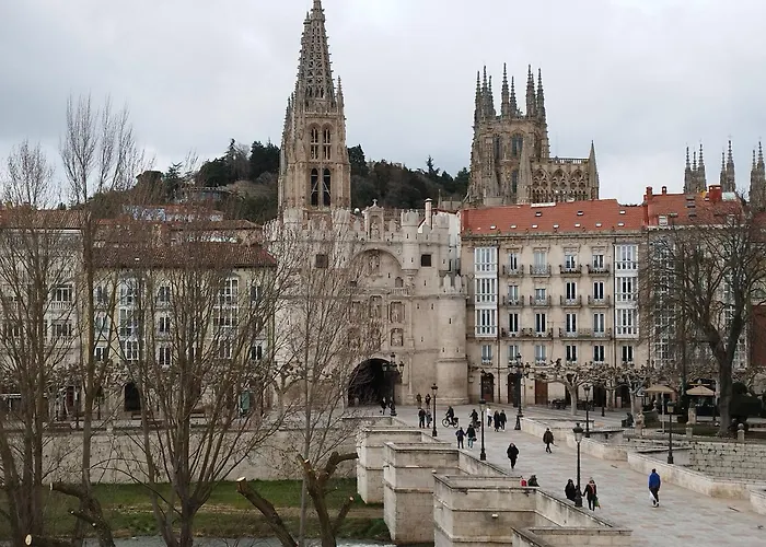 Contempla Centro Historico. Frente Al Arco Burgo
