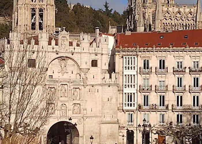 Contempla Centro Historico. Frente Al Arco * Burgo